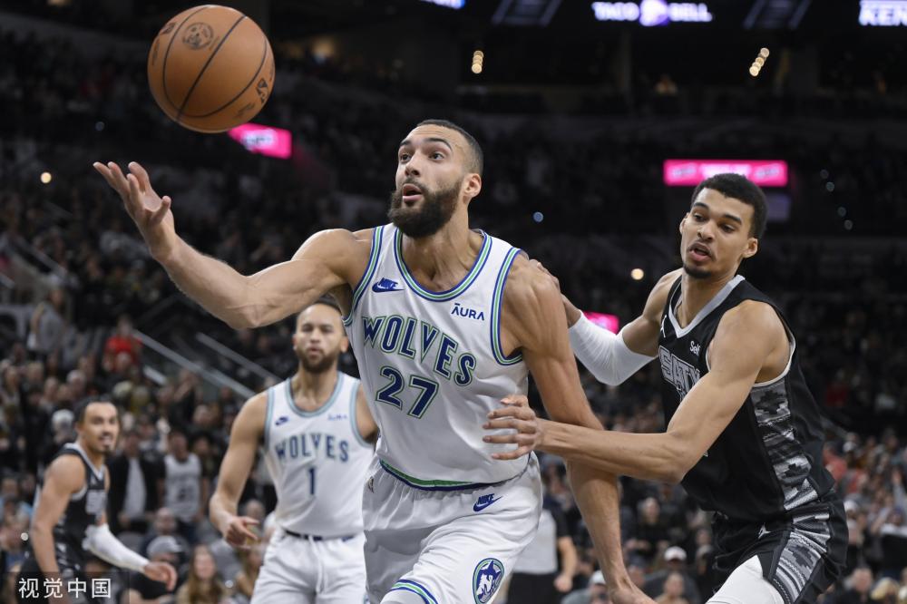 并凭借其强 并凭借其强