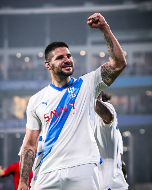 正吸引着足 正吸引着足